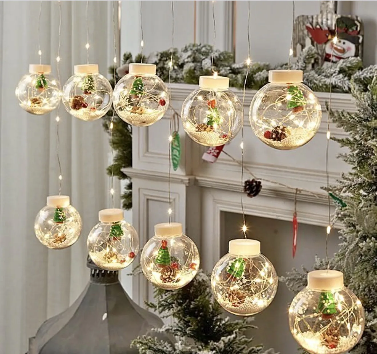 Cortina de luces con esferas navideñas (USB)