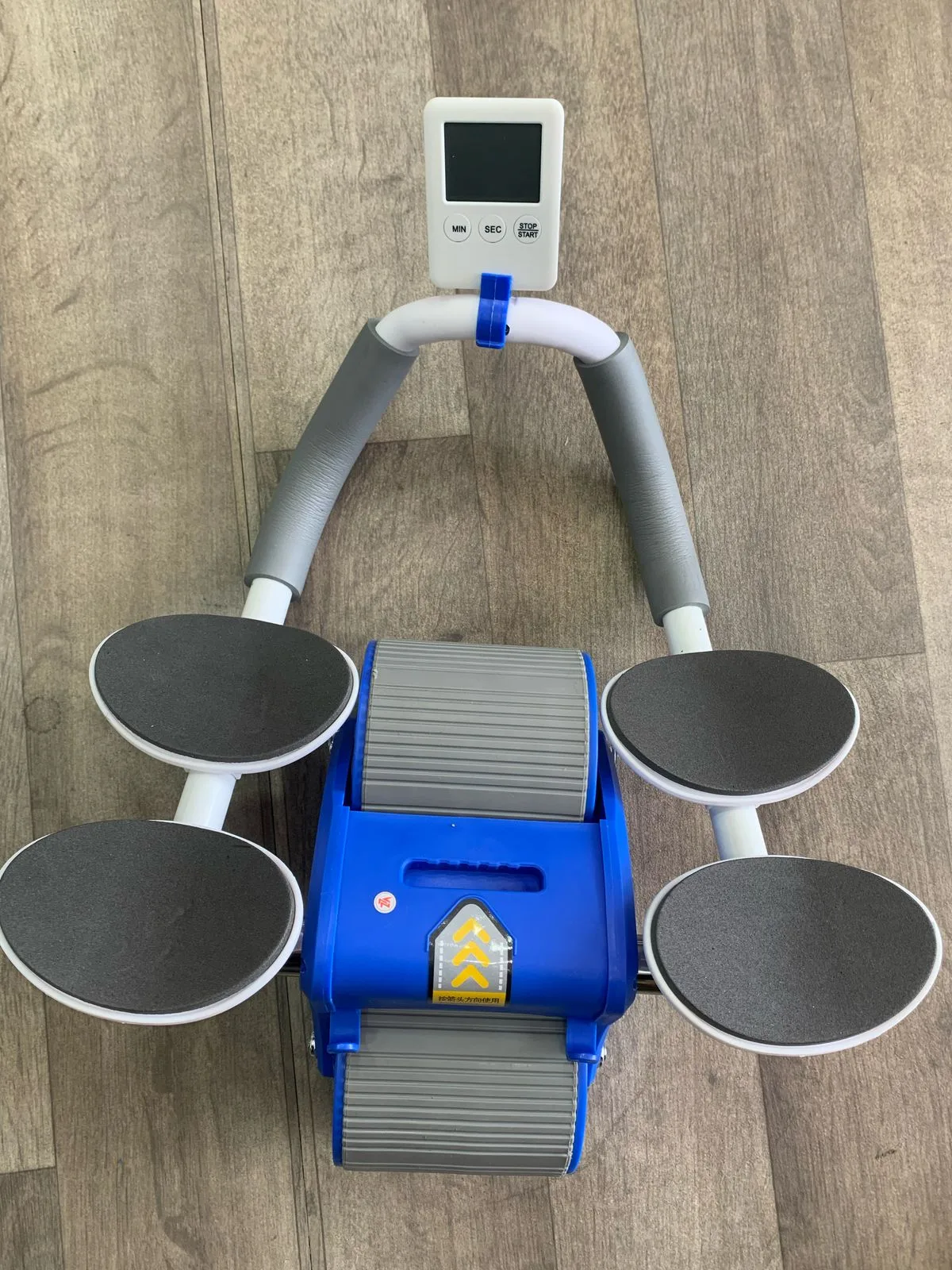 Rueda abdominal con rebote automático y pantalla