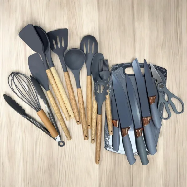Set de utensilios de cocina con tabla para picar