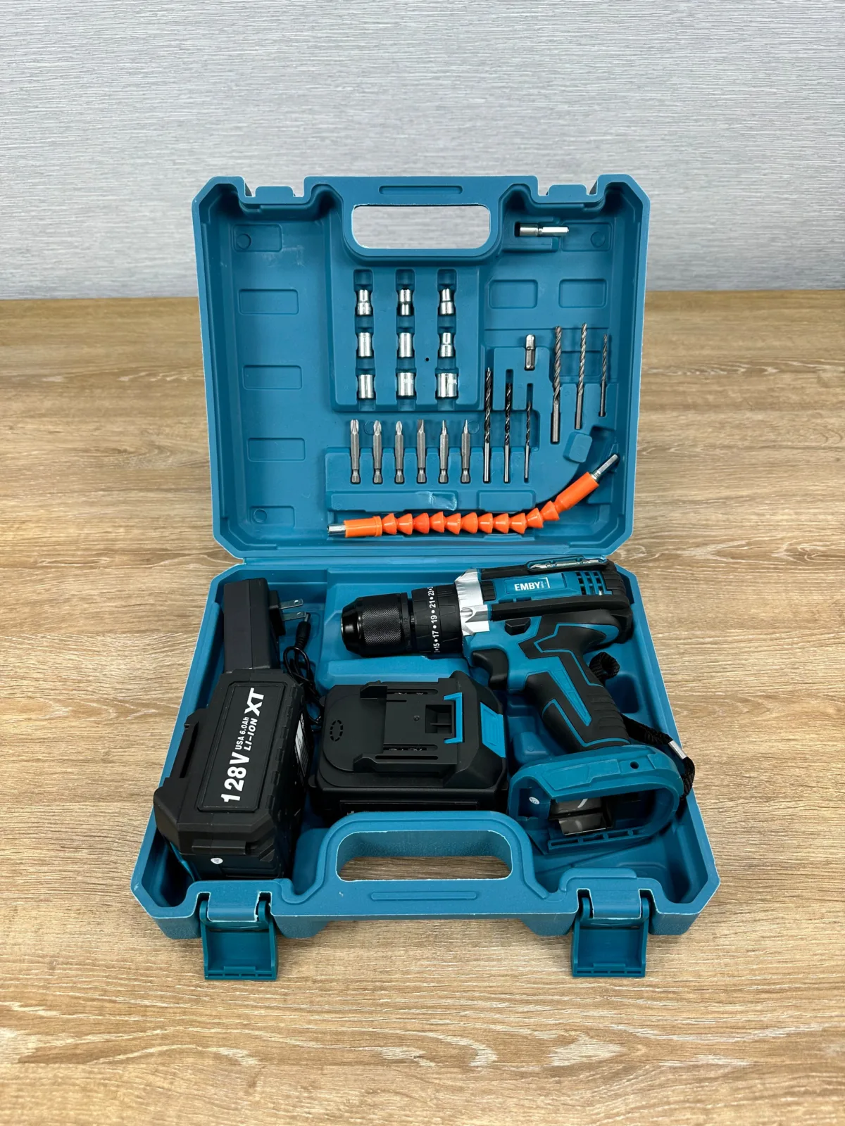 Kit de taladro inalámbrico con 2 baterías y accesorios
